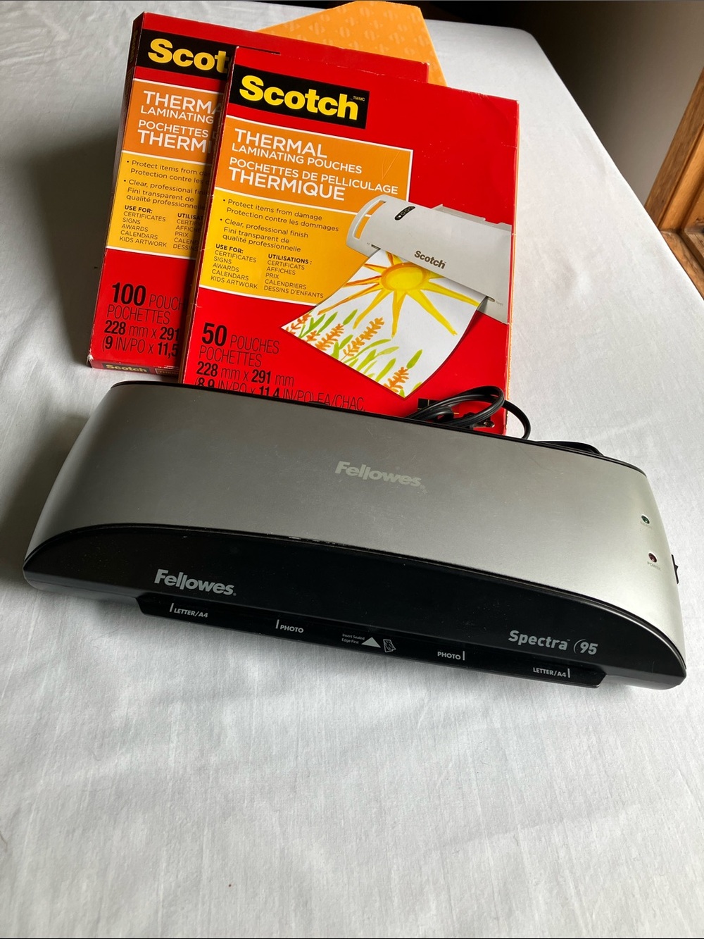 Laminator Fellowes Spectra 95 with laminating pouches